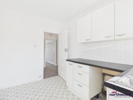 2 bedroom Flat to let in Seaside, Roselands, Eastbourne, BN22
