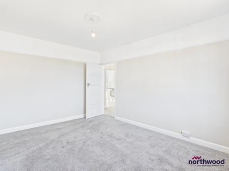2 bedroom Flat to let in Seaside, Roselands, Eastbourne, BN22