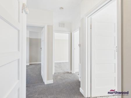 2 bedroom Flat to let in Seaside, Roselands, Eastbourne, BN22