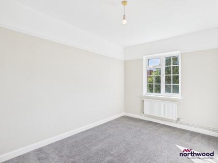 2 bedroom Flat to let in Seaside, Roselands, Eastbourne, BN22