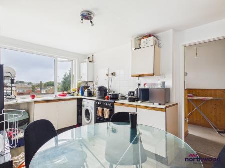 3 bedroom Terraced House to let in Barming Close, Langney Rise, Eastbourne, BN23