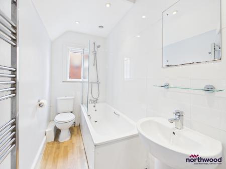 2 bedroom Flat to let in Arlington Road, Saffrons, Eastbourne, BN21