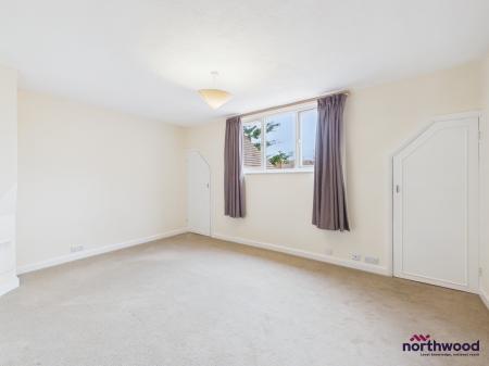 2 bedroom Flat to let in Arlington Road, Saffrons, Eastbourne, BN21