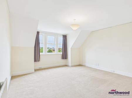 2 bedroom Flat to let in Arlington Road, Saffrons, Eastbourne, BN21