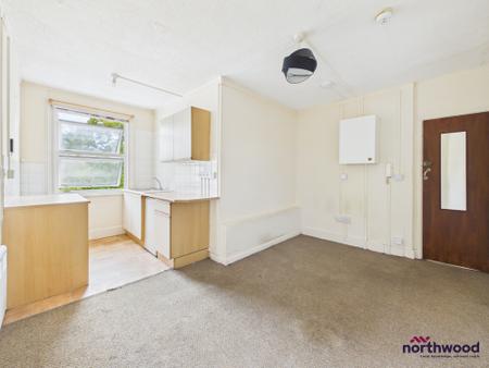 1 bedroom House share to let in Upperton Gardens, Upperton, Eastbourne, BN21