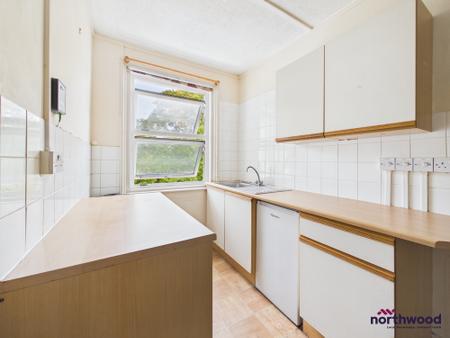 1 bedroom House share to let in Upperton Gardens, Upperton, Eastbourne, BN21