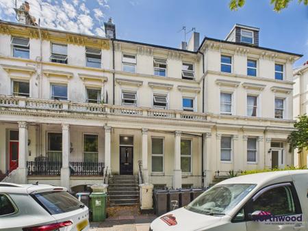 1 bedroom House share to let in Upperton Gardens, Upperton, Eastbourne, BN21