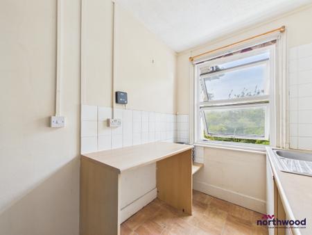 1 bedroom House share to let in Upperton Gardens, Upperton, Eastbourne, BN21
