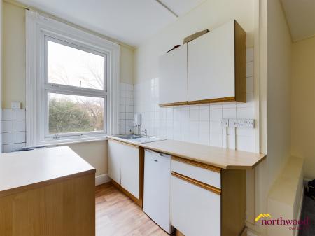 1 bedroom House share to let in Upperton Gardens, Upperton, Eastbourne, BN21