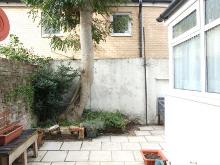1 bedroom Flat to let in Pevensey Road, Eastbourne, BN22