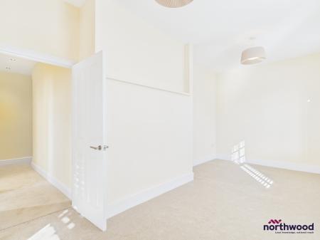 1 bedroom Flat to let in Elms Avenue, Eastbourne, BN21