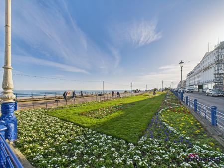 1 bedroom Flat to let in Elms Avenue, Eastbourne, BN21