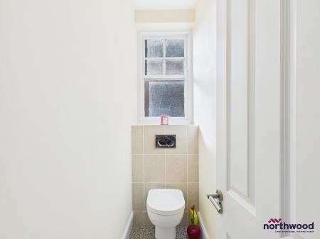 1 bedroom Flat to let in Elms Avenue, Eastbourne, BN21