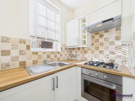 1 bedroom Flat to let in Elms Avenue, Eastbourne, BN21