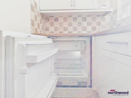 1 bedroom Flat to let in Elms Avenue, Eastbourne, BN21