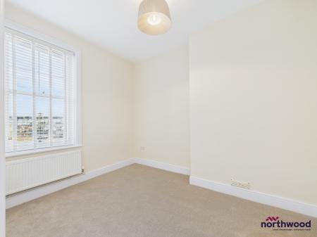 1 bedroom Flat to let in Elms Avenue, Eastbourne, BN21