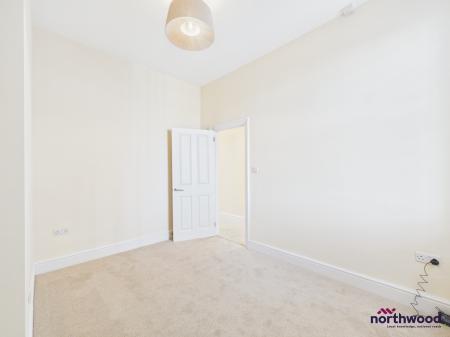 1 bedroom Flat to let in Elms Avenue, Eastbourne, BN21