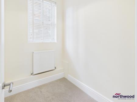 1 bedroom Flat to let in Elms Avenue, Eastbourne, BN21