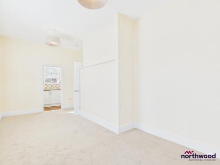 1 bedroom Flat to let in Elms Avenue, Eastbourne, BN21