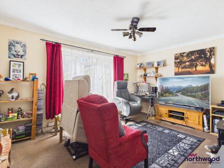 1 bedroom Flat for sale in Poynings Drive, Hangleton, Brighton and Hove, BN3