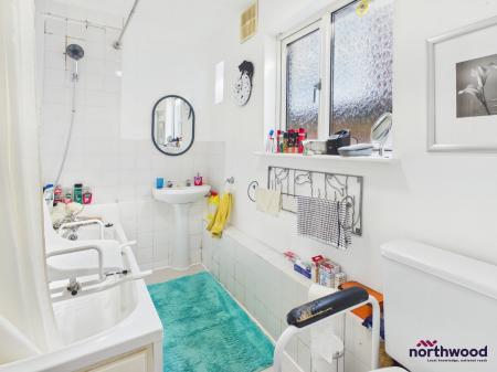 1 bedroom Flat for sale in Poynings Drive, Hangleton, Brighton and Hove, BN3