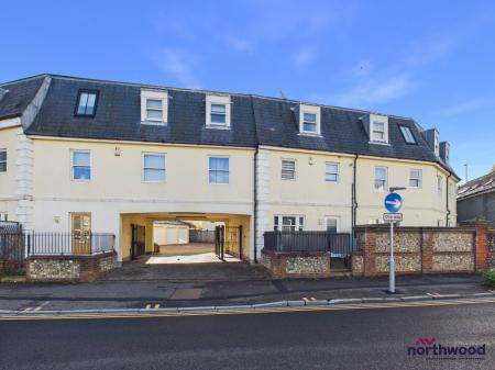 3 bedroom Town house to let in Lismore Road, Town Centre, Eastbourne, BN21