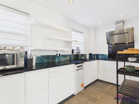 3 bedroom Town house to let in Lismore Road, Town Centre, Eastbourne, BN21