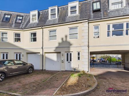 3 bedroom Town house to let in Lismore Road, Town Centre, Eastbourne, BN21