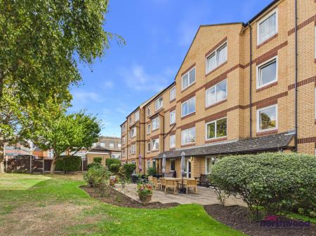 1 bedroom Flat to let in St Leonards Road, Upperton, Eastbourne, BN21