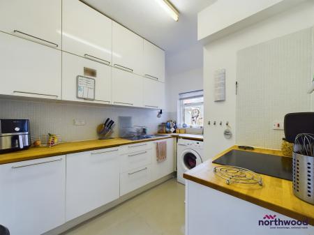 2 bedroom Flat to let in South Cliff Avenue, Lower Meads, Eastbourne, BN20
