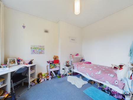 2 bedroom Flat to let in South Cliff Avenue, Lower Meads, Eastbourne, BN20