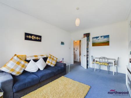 2 bedroom Flat to let in South Cliff Avenue, Lower Meads, Eastbourne, BN20