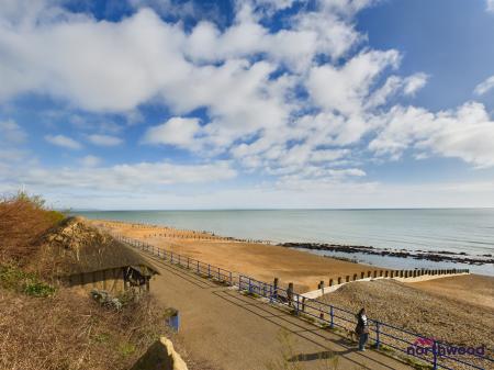 2 bedroom Flat to let in South Cliff Avenue, Lower Meads, Eastbourne, BN20