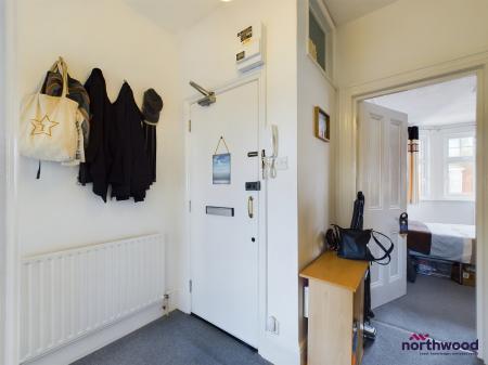 2 bedroom Flat to let in South Cliff Avenue, Lower Meads, Eastbourne, BN20