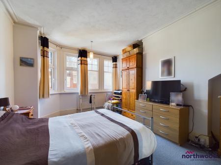 2 bedroom Flat to let in South Cliff Avenue, Lower Meads, Eastbourne, BN20
