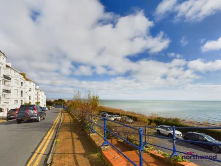 2 bedroom Flat to let in South Cliff Avenue, Lower Meads, Eastbourne, BN20