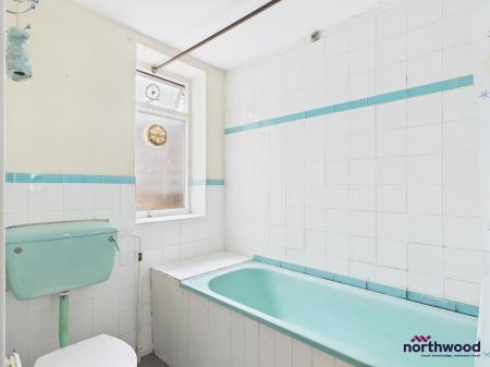 1 bedroom Ground floor flat to let in Cavendish Place, Town Centre, Eastbourne, BN21