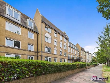 1 bedroom Flat to let in The Avenue, Eastbourne, BN21