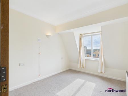 1 bedroom Flat to let in The Avenue, Eastbourne, BN21