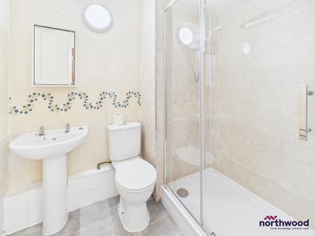 1 bedroom Flat to let in The Avenue, Eastbourne, BN21
