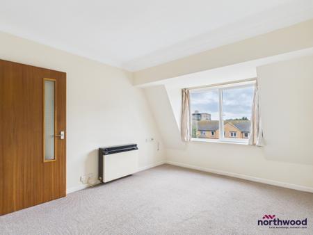1 bedroom Flat to let in The Avenue, Eastbourne, BN21