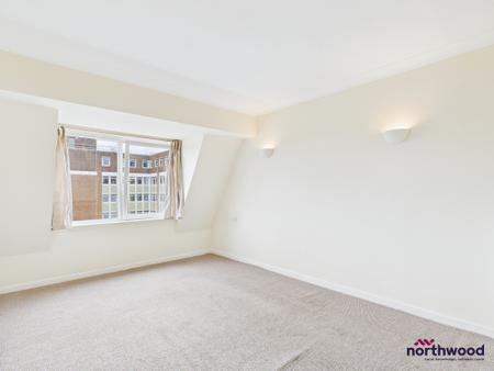 1 bedroom Flat to let in The Avenue, Eastbourne, BN21