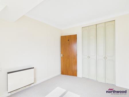 1 bedroom Flat to let in The Avenue, Eastbourne, BN21