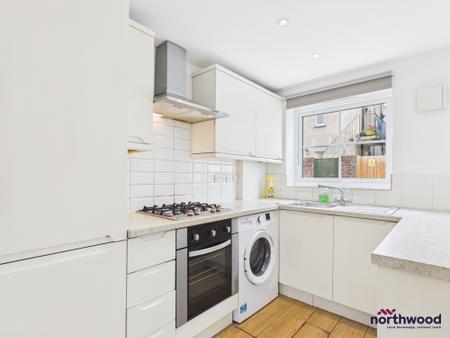 2 bedroom Semi-detached house to let in Lushington Lane, Town Centre, Eastbourne, BN21