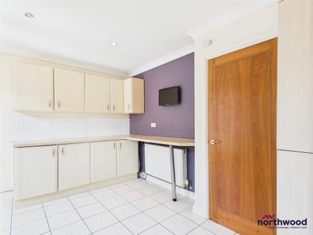 5 bedroom Town house to let in Barbuda Quay, Sovereign Harbour South, Eastbourne, BN23