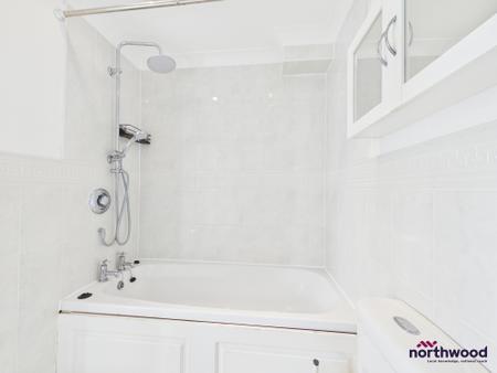 4 bedroom Mews house to let in South Street, Little Chelsea, Eastbourne, BN21