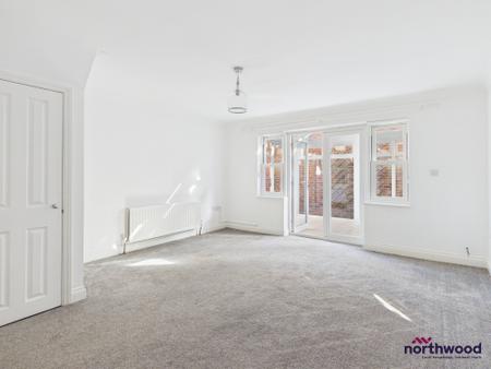 4 bedroom Mews house to let in South Street, Little Chelsea, Eastbourne, BN21
