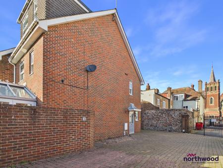 4 bedroom Mews house to let in South Street, Little Chelsea, Eastbourne, BN21