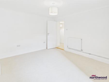 1 bedroom Flat to let in Ceylon Place, Eastbourne, BN21