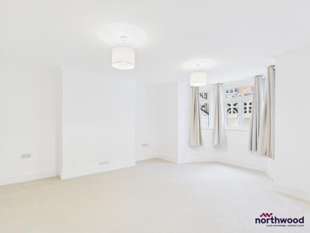 1 bedroom Flat to let in Ceylon Place, Eastbourne, BN21